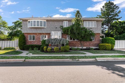 13 N Peach St, Bethpage, NY, 11714-3530 | Card Image