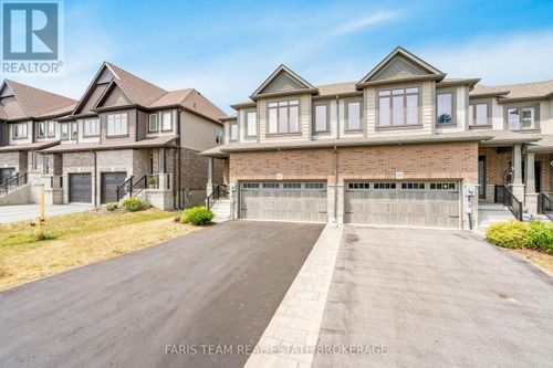 1016 Wright Dr, Midland, ON, L4R0E4 | Card Image