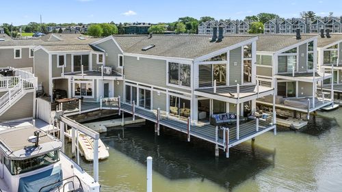 24 Harbor Isle Dr, New Buffalo, MI, 49117-1092 | Card Image
