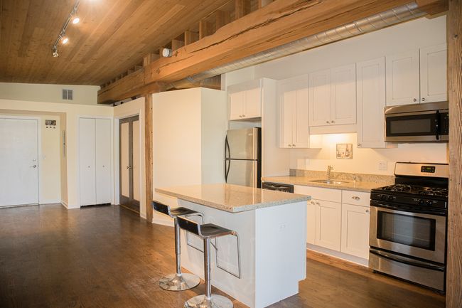 APT-303 - 3201 N Ravenswood Ave, Condo with 2 bedrooms, 2 bathrooms and 1 parking in CHICAGO IL | Image 6