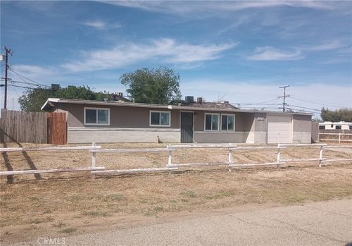 8711 Aspen Ave, California City, CA, 93505-5212 | Card Image