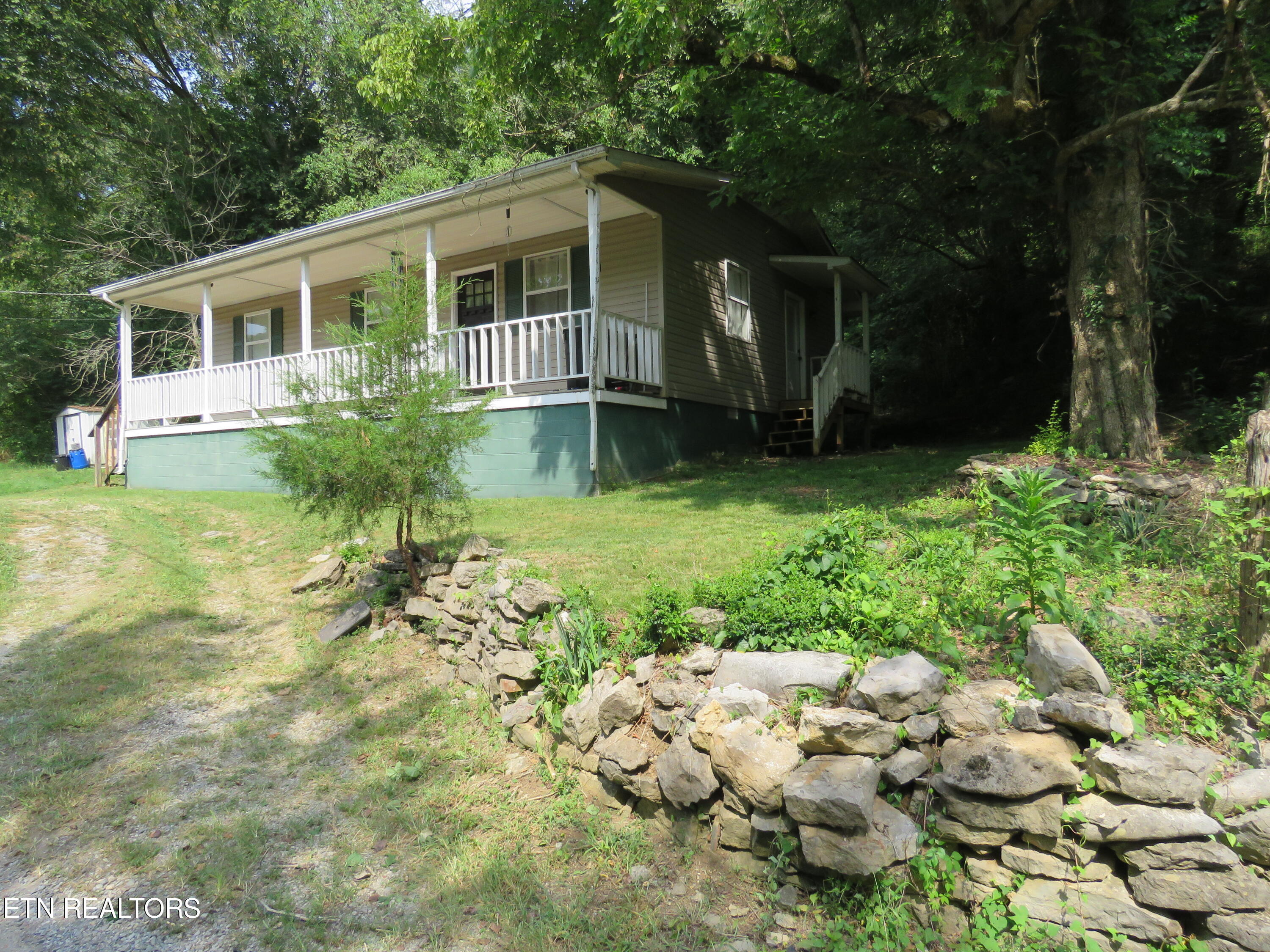 Gipson Ave, Gainesboro, TN 38562