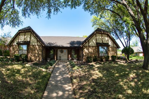 5601 Dye Dr, Arlington, TX, 76013-5200 | Card Image