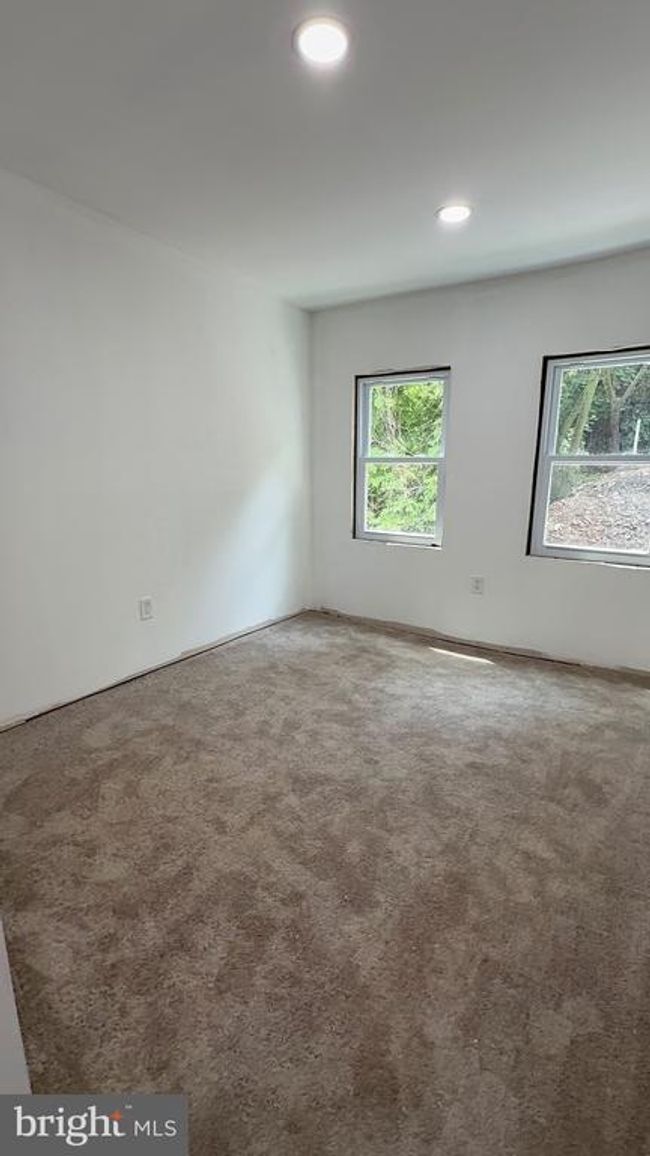 926 - 924 W Spruce St, Home with 3 bedrooms, 2 bathrooms and null parking in Coal Township PA | Image 14