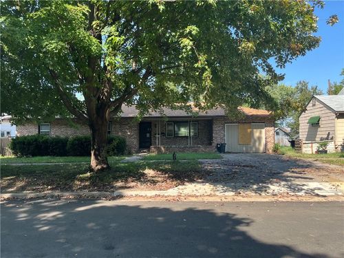 215 W 2nd Ave, Garnett, KS, 66032-1005 | Card Image