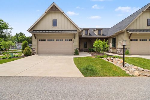1905 E Woodglen Cir, Valparaiso, IN, 46383-1028 | Card Image