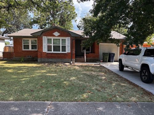 202 E Carolyn Dr, Garland, TX, 75041-3129 | Card Image