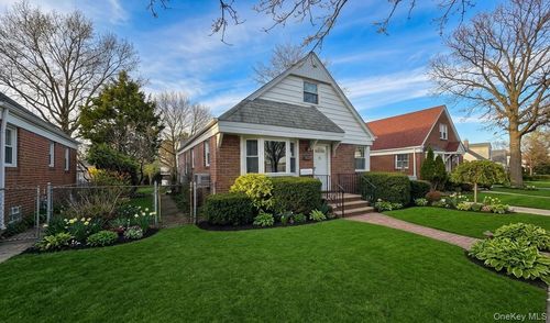7918 257th St, Glen Oaks, NY, 11004-1229 | Card Image
