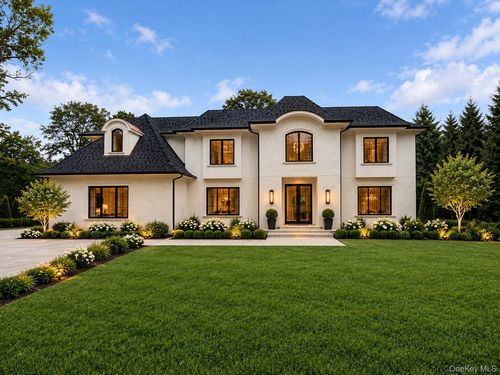 4 Woods End Rd S, Dix Hills, NY, 11746-6147 | Card Image