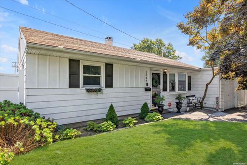 1049 Udall Road, Bay Shore, NY, 11706 | Card Image