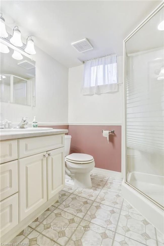 22 Ghent St, House other with 5 bedrooms, 2 bathrooms and 4 parking in Saint Catharines ON | Image 34