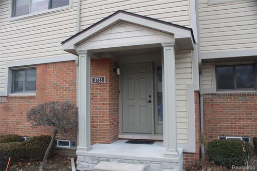 3733 Old Creek Rd, TROY, MI, 48084-1655 | Card Image