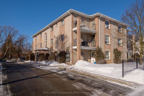 94 Sanford St, Barrie, ON, L4N3C5 | Card Image