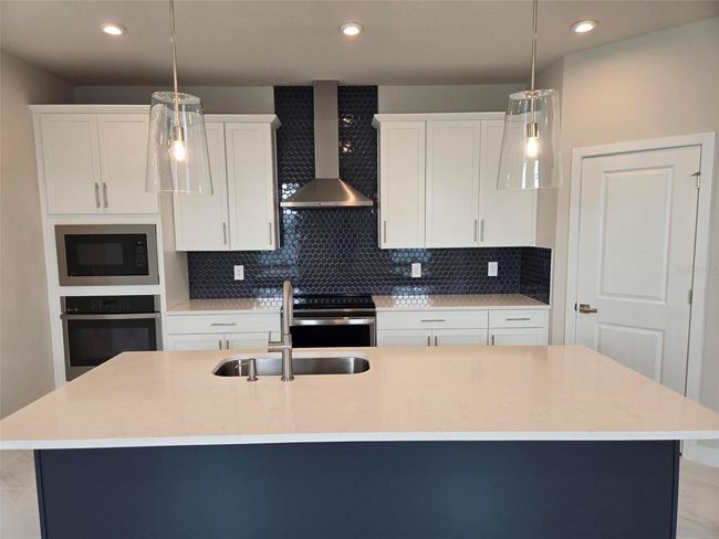 14437 Maiden Ter, House other with 4 bedrooms, 3 bathrooms and null parking in LAKEWOOD RANCH FL | Image 6