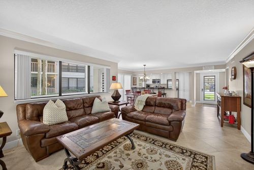 112 Brackenwood Rd, Palm Beach Gardens, FL, 33418-9019 | Card Image