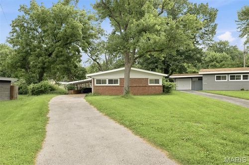 6830 Friarwood Dr, Saint Louis, MO, 63134-1203 | Card Image