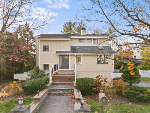 16 Skyview Lane, New Rochelle, NY, 10804 | Card Image