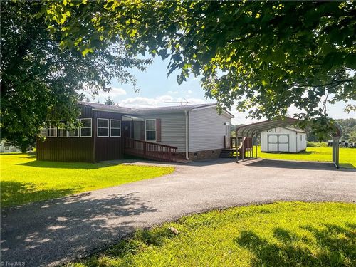 142 Rock Lane Dr, Dobson, NC, 27017-8205 | Card Image