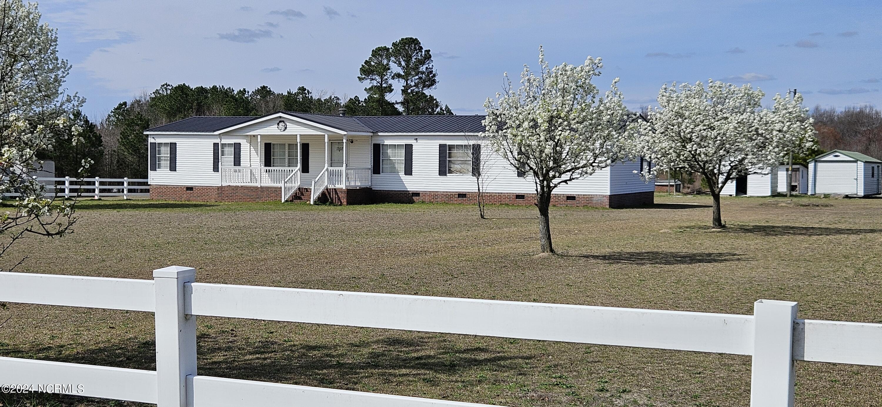 Laurel Lake Rd, Salemburg, NC 28385