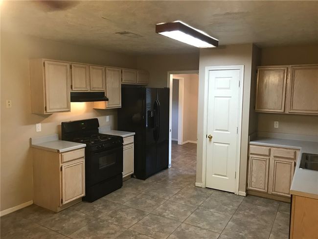 2001 Broken Arrow Cir, House other with 4 bedrooms, 3 bathrooms and null parking in Bryan TX | Image 4
