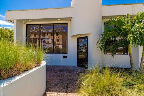 947 20th Pl, Vero Beach, FL, 32960-5358 | Card Image