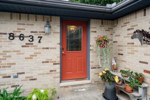 8637 Brazos Ct, White Lake, MI, 48386-3403 | Card Image