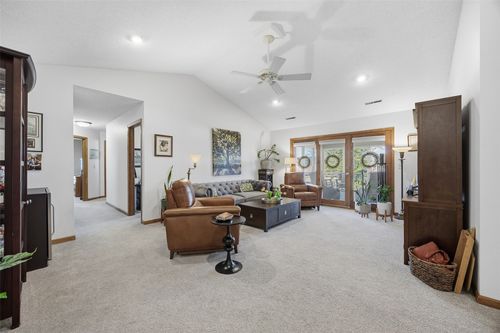 c-3490 Willowridge Rd, Marion, IA, 52302-1759 | Card Image