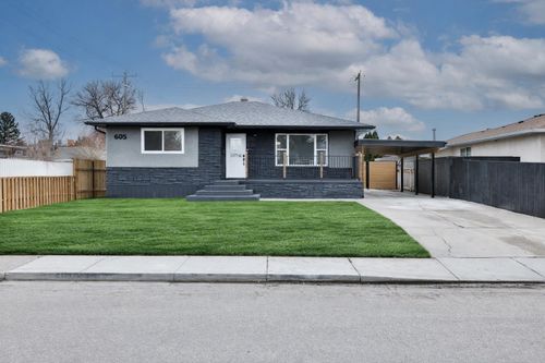 605 21 St N, Lethbridge, AB, T1H3R4 | Card Image