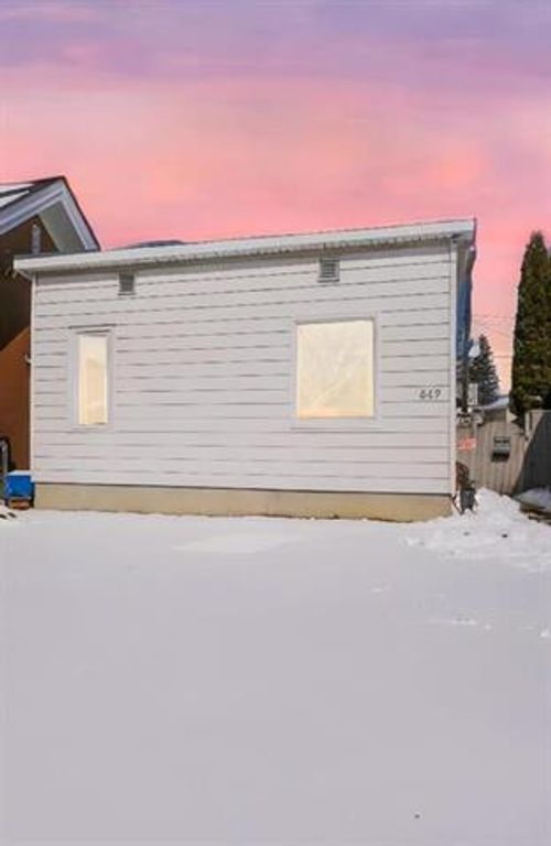 849 Mccalman Ave, Winnipeg, MB, R2L1G9 | Card Image