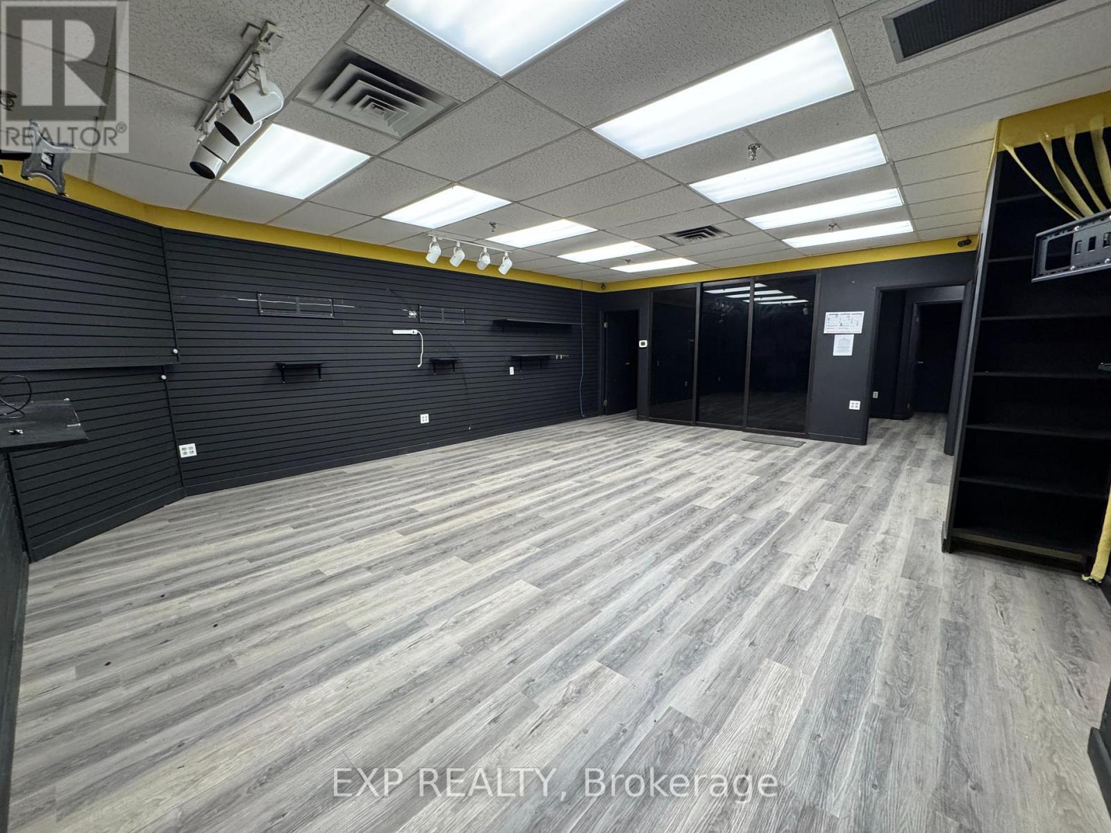 Commercial Lease in London North (North N) 4