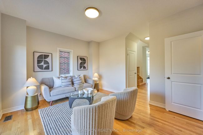 10 Globemaster Lane, House attached with 3 bedrooms, 4 bathrooms and 1 parking in Richmond Hill ON | Image 5