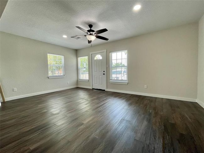 527 W 4 Th St, House other with 5 bedrooms, 3 bathrooms and null parking in Freeport TX | Image 4