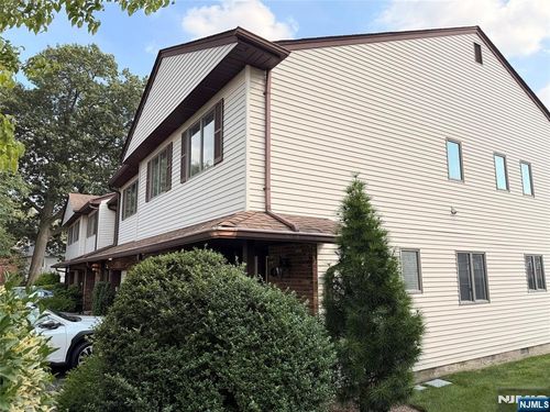 8 Staal Ln, Lodi, NJ, 07644-3000 | Card Image