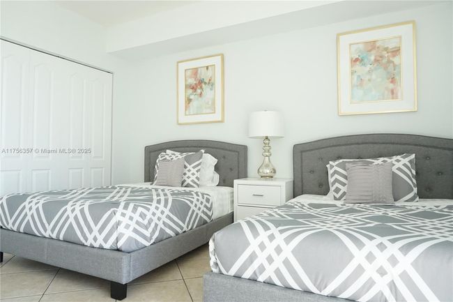 APT-606 - 17555 Atlantic Blvd, Condo with 2 bedrooms, 2 bathrooms and null parking in Sunny Isles Beach FL | Image 17