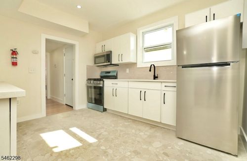 470 14th Ave, Newark, NJ, 07106-2202 | Card Image