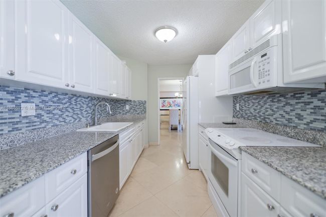 2603 - 16711 Collins Ave, Condo with 3 bedrooms, 2 bathrooms and null parking in Sunny Isles Beach FL | Image 14