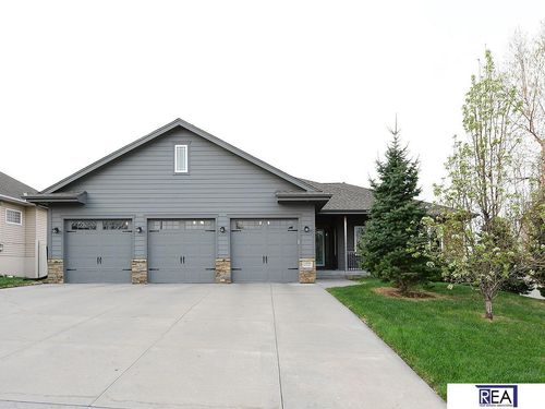 10509 Hillcrest Dr, La Vista, NE, 68128-6704 | Card Image