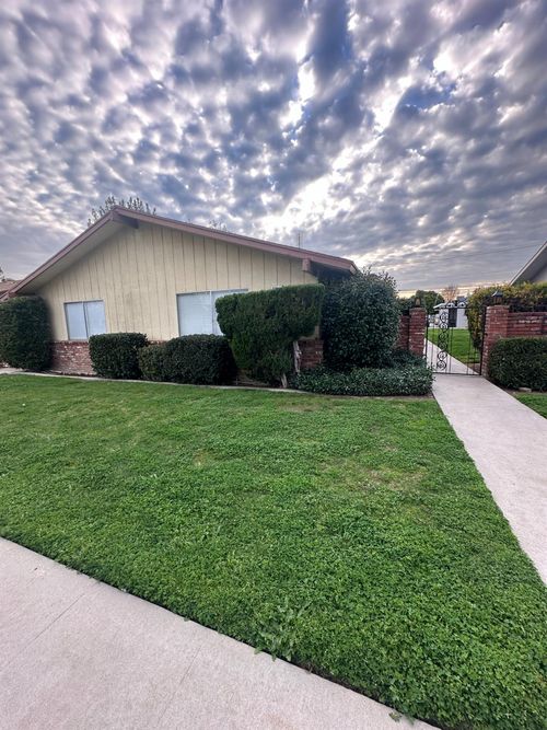 a-220 Pollasky Ave, Clovis, CA, 93612-1137 | Card Image