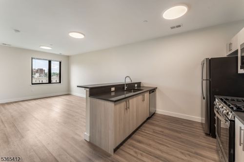 apt-202-72 S Essex Ave, Orange, NJ, 07050-2994 | Card Image