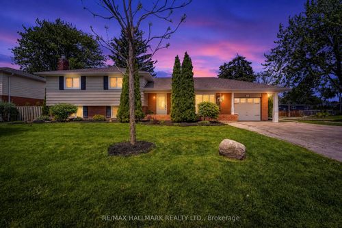 370 Dunlop Cres, Burlington, ON, L7L3N7 | Card Image