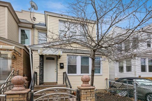 86 126th St, Richmond Hill, NY, 11418-2637 | Card Image