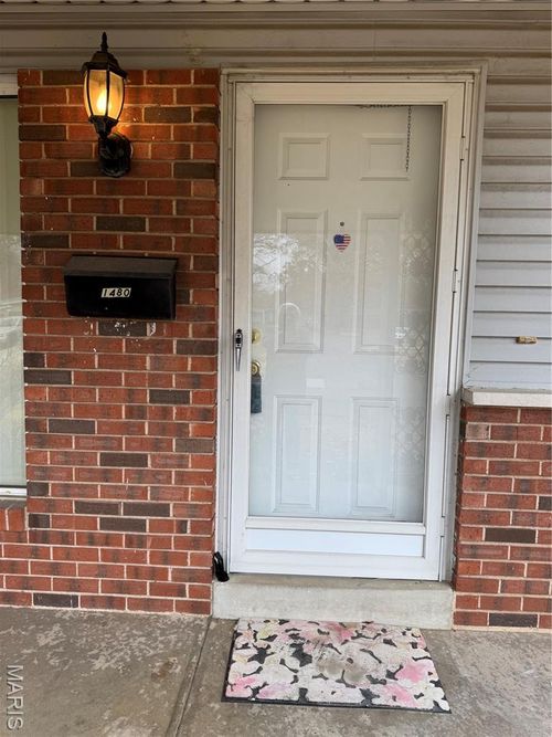 1480 Surrey Dr, Florissant, MO, 63033-3019 | Card Image