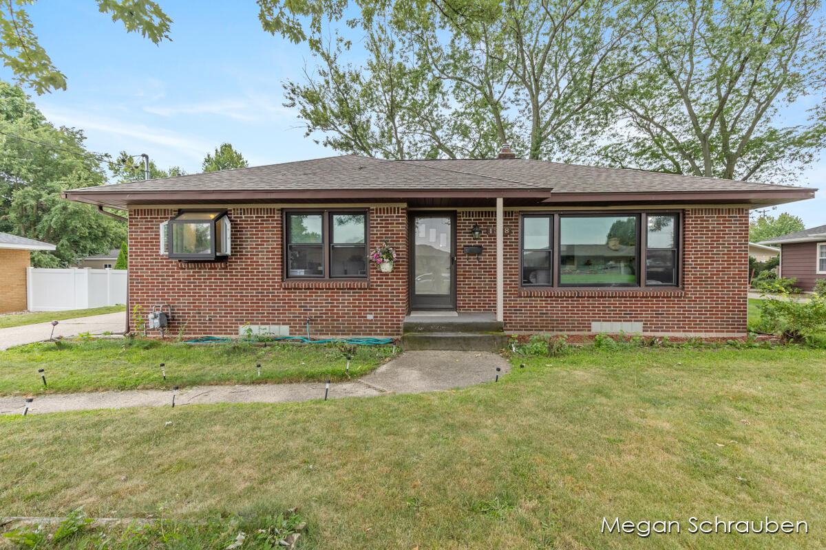 Den Hertog St, Wyoming, MI 49509
