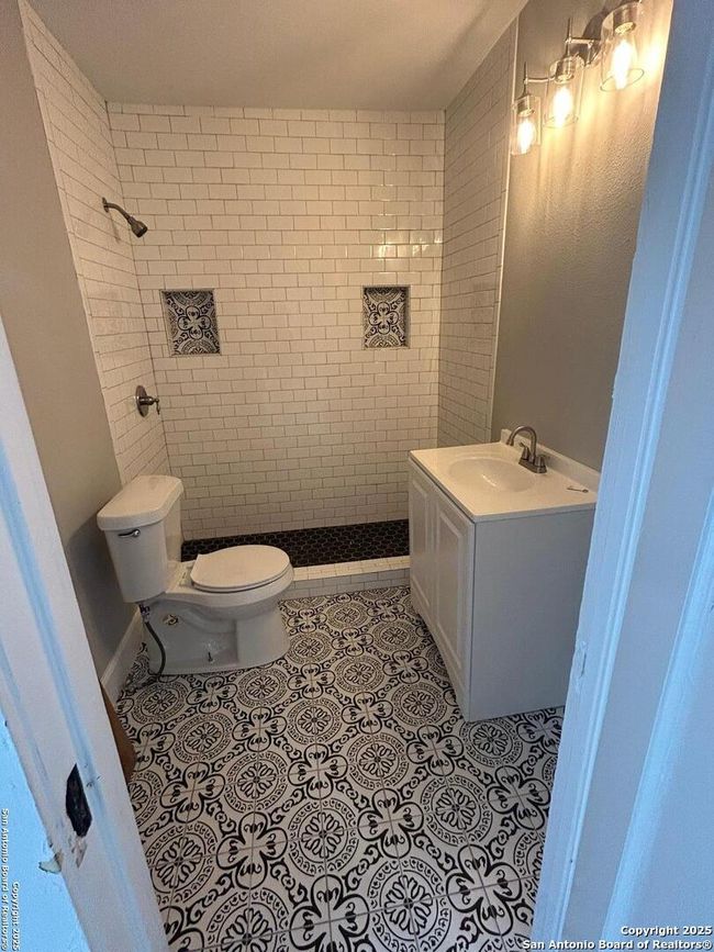 635 E Gonzales St, House other with 2 bedrooms, 1 bathrooms and null parking in Seguin TX | Image 10