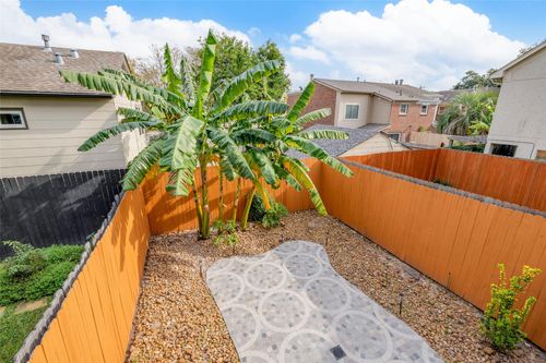 2019 Morse St, Houston, TX, 77019-6114 | Card Image