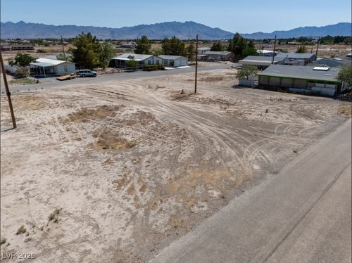 271 W Liberty St, Pahrump, NV, 89048-4921 | Card Image