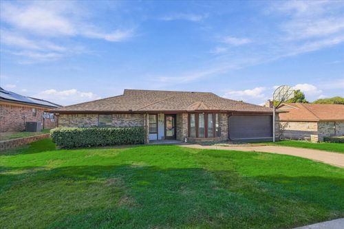 932 Clear View Dr, Bedford, TX, 76021-3310 | Card Image