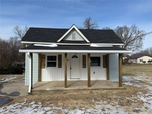 108 Broad St, Thomasville, NC, 27360-5202 | Card Image