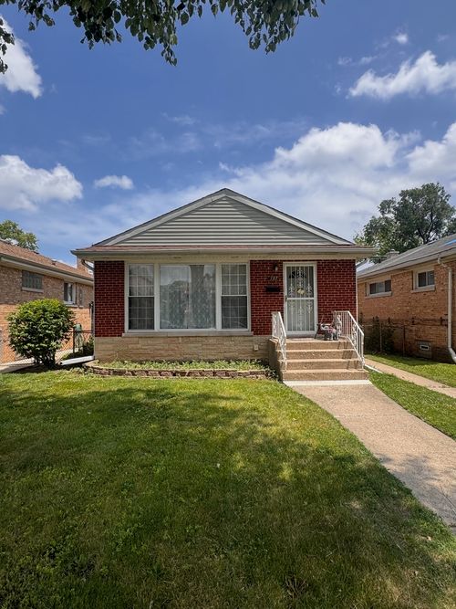 137 Linden Ave, Bellwood, IL, 60104-1238 | Card Image