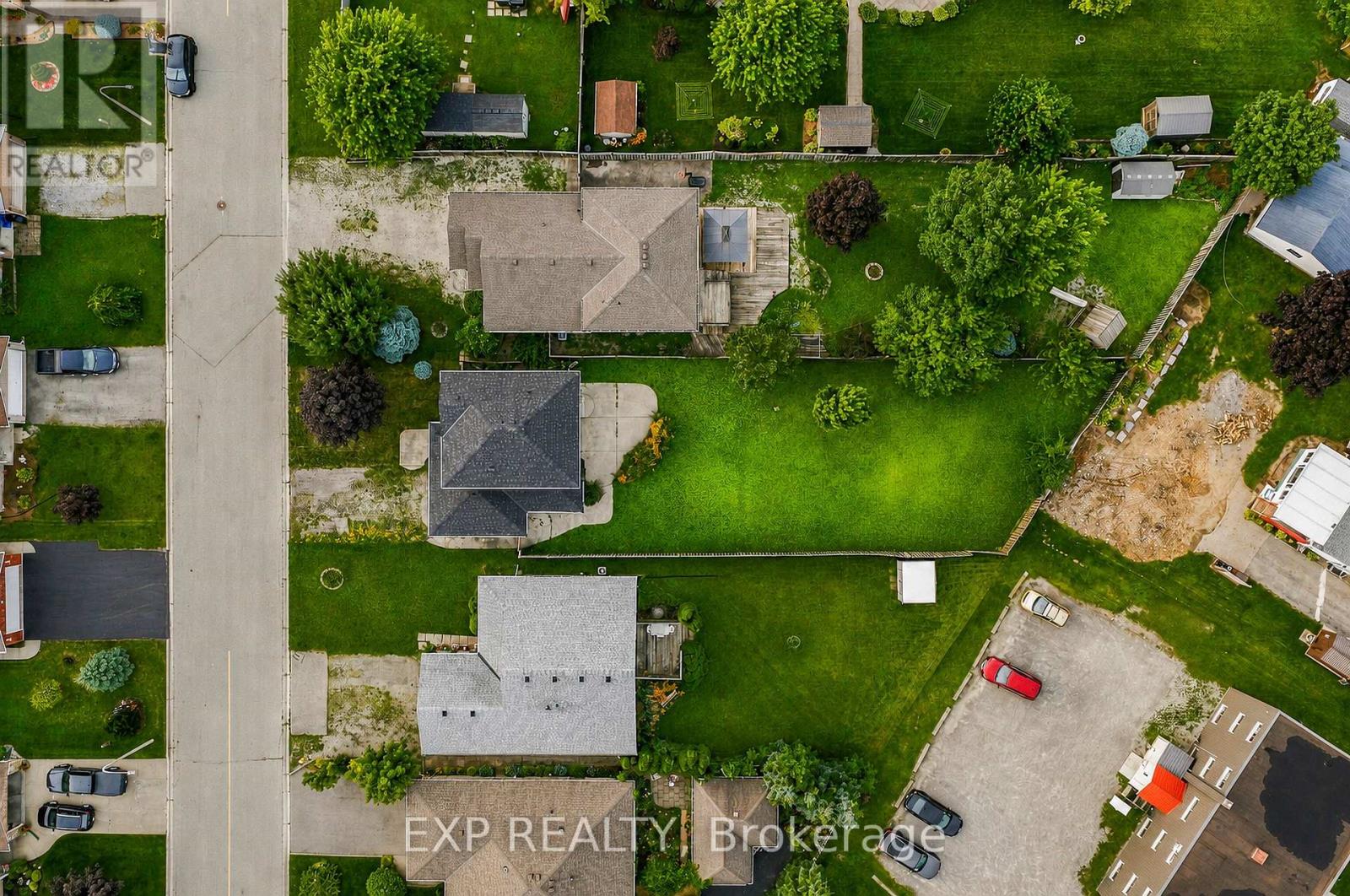 Residential in Haldimand (Nanticoke) 5